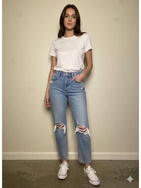 ABERCROMBIE & FITCH - The 90s Straight Ultra High Rise Distressed Jeans - 26/2R